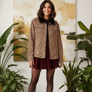 Chic Leopard Print Jean Jacket Faux Fur Collar Look Great With A Pair Of Jeans!